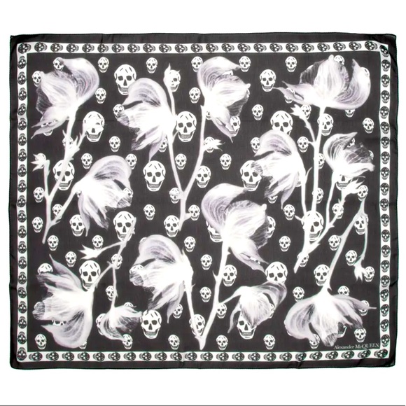 ALEXANDER MCQUEEN Classic Bellflower Silk Scarf Black & Ivory - Picture 1 of 13